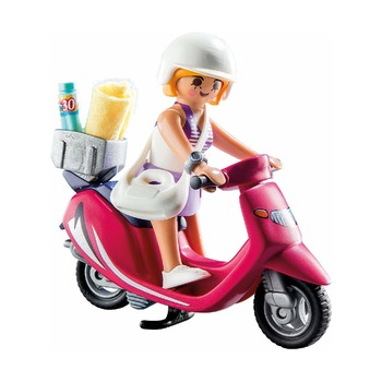 Девушка на скутере